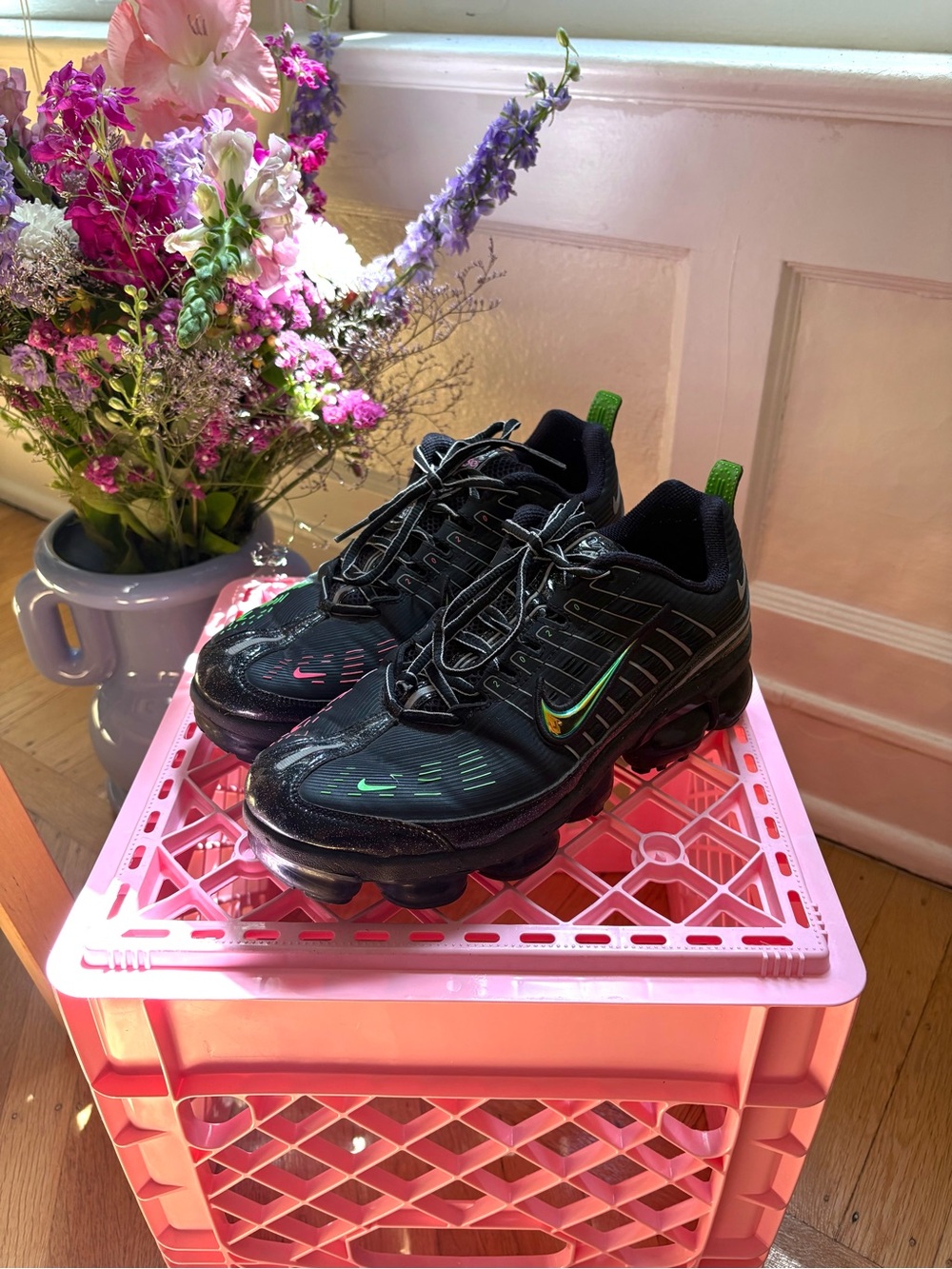 Nike Men's Black Athletic Shoes with Green and Pink Accents